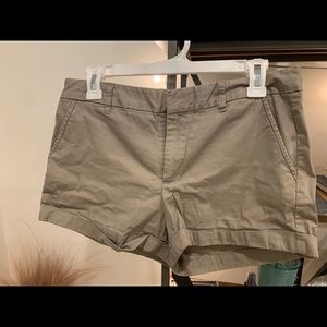 Forever 21 cargo shorts! Color: tan. Size: 26
